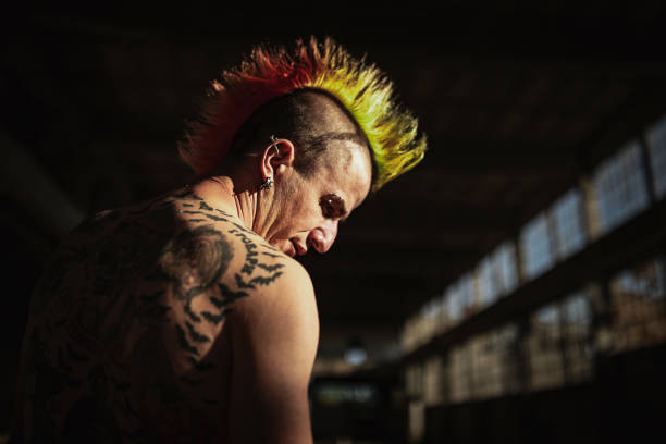profile view of one young panker with tattoos on back - tattoo men profile punk imagens e fotografias de stock