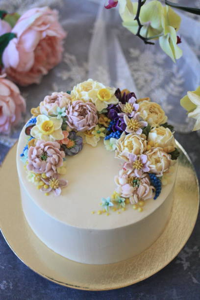 istock Buttercream Flower Cake - Top View 1282220628