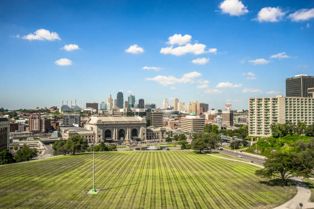 istock Kansas City Skyline 1282227108