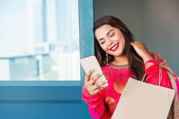 istock Indian online shopping 1282262404