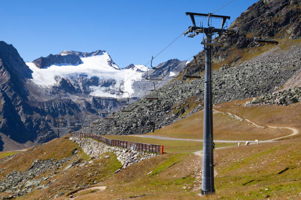 lodowiec tiefenbach położony w pobliżu solden w alpach otztal w tyrolu w austrii. - oetztal alps zdjęcia i obrazy z banku zdjęć