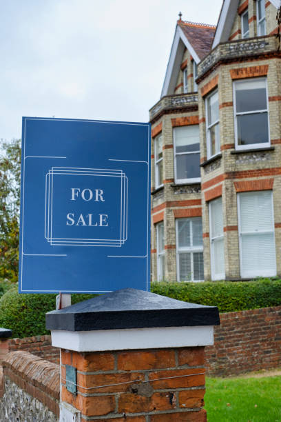 sinal imobiliário à venda - london england apartment uk real estate - fotografias e filmes do acervo
