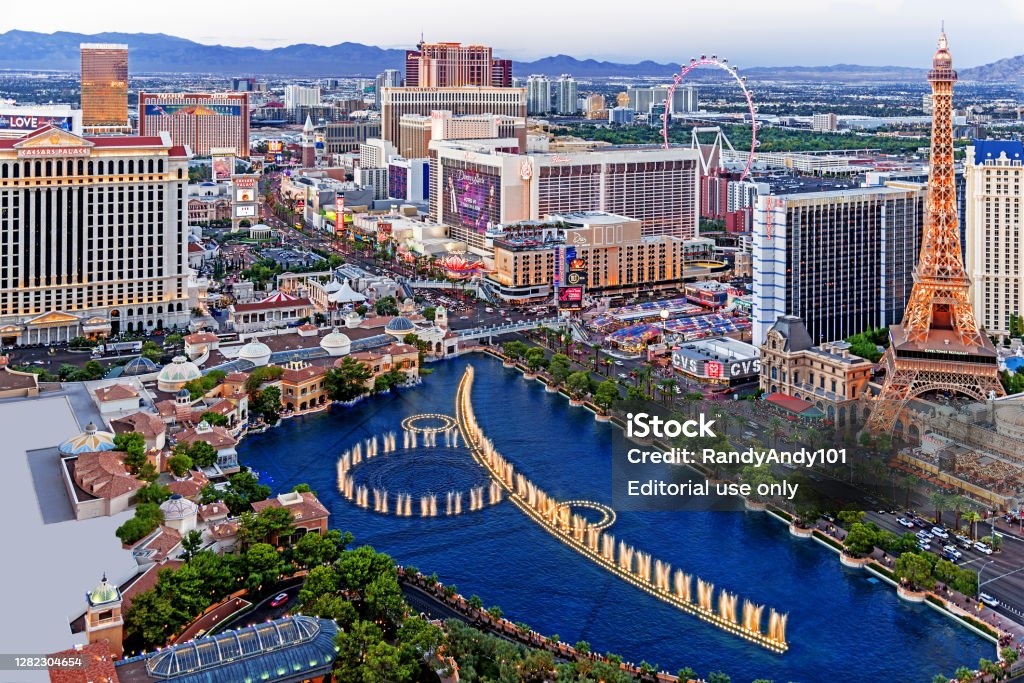 Der Berühmte Las Vegas Strip Mit Dem Bellagiobrunnen Stockfoto und mehr