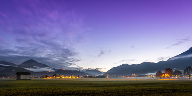 panorama of the reutte holiday region at night with the ruin ehrenberg and the hahnenkamm and thaneller mountains - hahnenkamm imagens e fotografias de stock