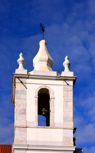 clocher à l’église franciscaine de porta coeli, lisbonne, portugal - church bell tower temple catholicism photos et images de collection