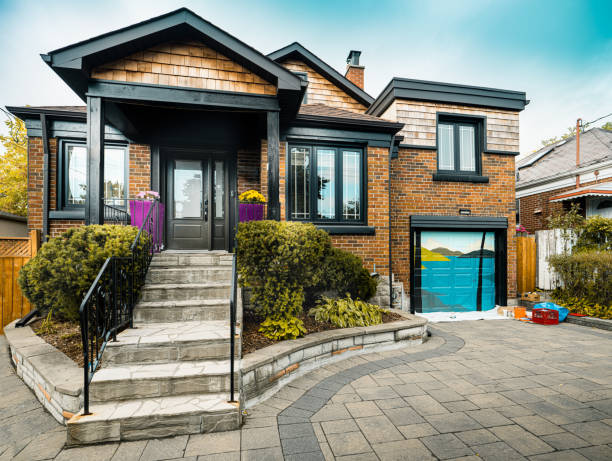istock Private urban home with mural 1282340911