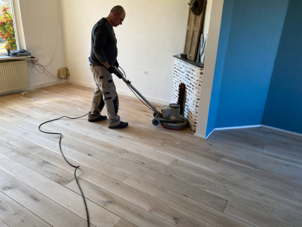 istock Polishing the oak parquet floor 1282356000