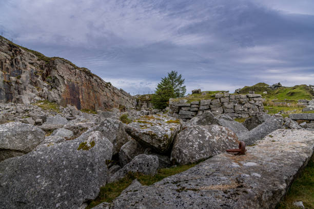 istock Autumn in an abandoned quarry in Cornwall 1282361134