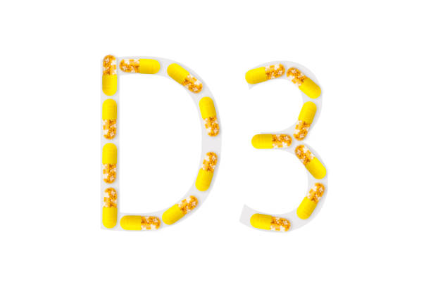 желтые капсулы формирования формы d3 на белом фоне, витамин d3 концепции - d3 стоковые фото и изображения