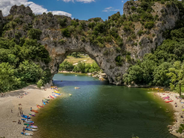 ヴァロン・ポン・ダルク - ardeche france landscape nature ストックフォトと画像