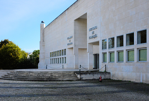 Lisbon, Portugal: building of the 'Faculdade de Psicologia', the Psychology School of the University of Lisbon - Cidade Universitária campos, Campo Grande -  Faculdade de Psicologia e o Instituto de Educação.