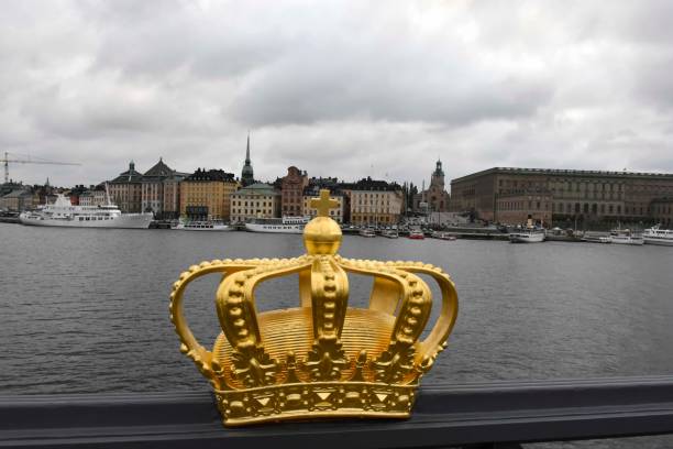 stockholm old town skyline in sweden northern europe, swedish royal crown, ferry, baltic sea - king of sweden imagens e fotografias de stock