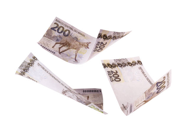 200 billets de banque reais, nouveau billet de banque du brésil, sur fond blanc isolé - loup à crinière photos et images de collection