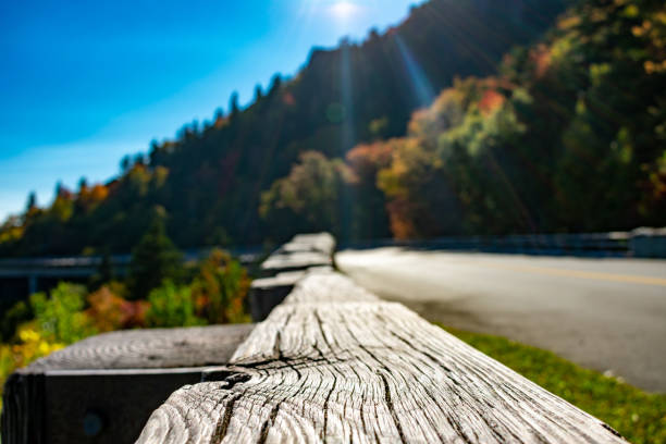 viaducto en otoño - grandfather mountain fotografías e imágenes de stock