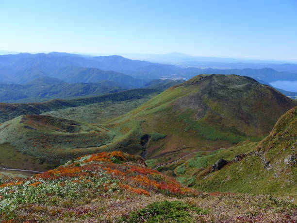 100 montagnes célèbres/meilleures au japon - parc national de towada hachimantai photos et images de collection