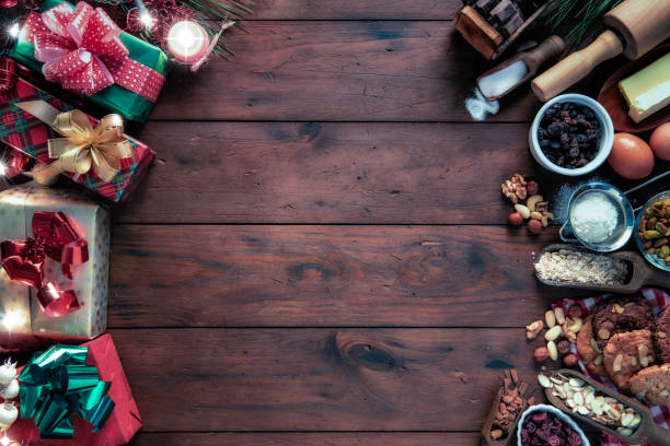 ingredienti per la produzione di biscotti al cioccolato e noci e regali di natale che formano una cornice con spazio di copia - biscotti cookie chocolate pistachio foto e immagini stock