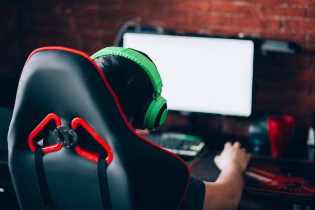 istock computer games, playing place 1282649287