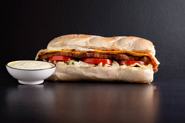 meat sandwich with vegetables - milanese imagens e fotografias de stock