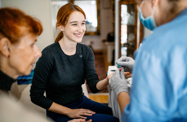 District nurse visiting a patient at home District nurse visiting a patient at home diabetes epidemiology stock pictures, royalty-free photos & images