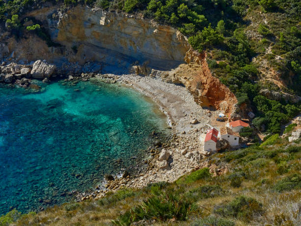 cala llebeig. wandern entlang der cliff route. - meeresarm stock-fotos und bilder