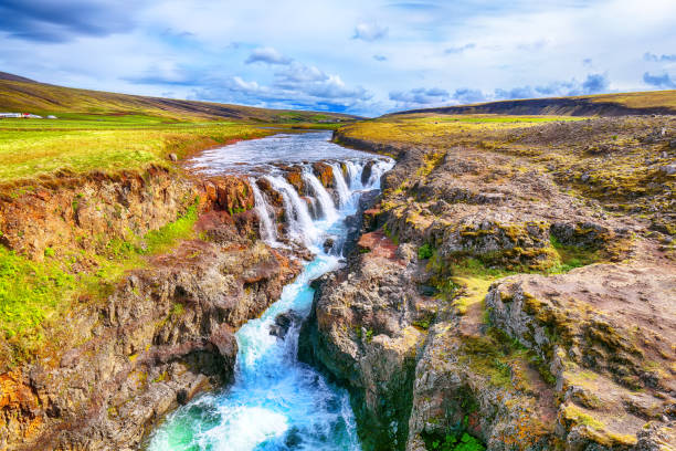 canyon di kolugljufur e cascate di kolufossar - kolufossar foto e immagini stock