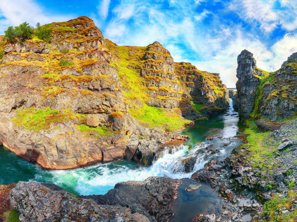 canyon di kolugljufur e cascate di kolufossar - kolufossar foto e immagini stock