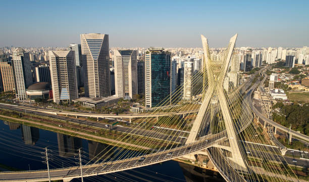 cable-stayed bridge or estaiada bridge (ponte estaiada) in sao paulo city, brazil. - ponte estaiada - fotografias e filmes do acervo