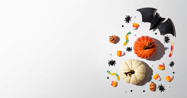 zucche con decorazioni di halloween - pumpkin small orange holiday foto e immagini stock