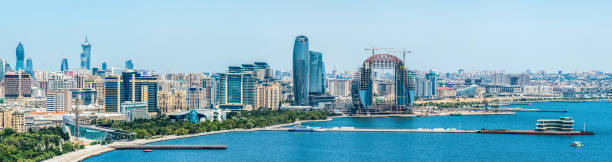 vista panorâmica do horizonte de baku - boulevard sea water house - fotografias e filmes do acervo