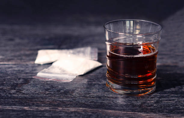 drugs in a plastic bag on black background - alcohol drug abuse alcoholism pill imagens e fotografias de stock