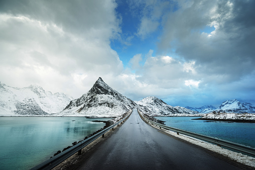 Monte Olstind y carretera de asfalto. Islas Lofoten, primavera, Noruega photo