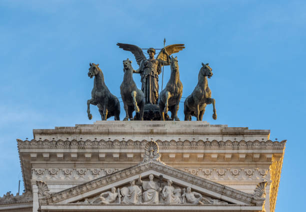 rzym, vittoriano lub ołtarz ojczyzny widziany z piazza venezia - vittorio emanuele monument zdjęcia i obrazy z banku zdjęć