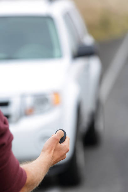 driver starting car with keyless remote control - car car door green part of imagens e fotografias de stock