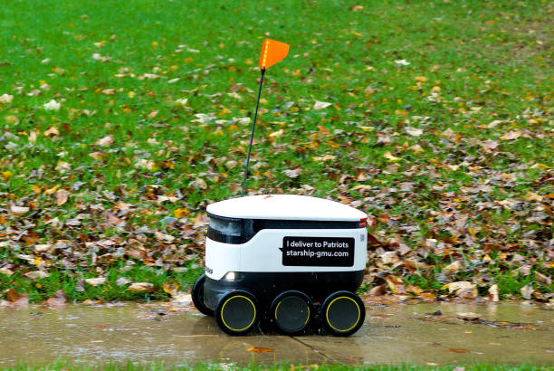 food delivery robot in the rain, george mason university - george mason imagens e fotografias de stock