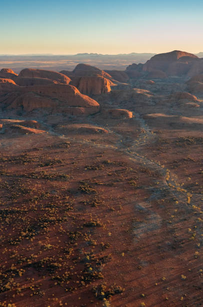 aerial view of kata tjuta in the evening sun - olgas imagens e fotografias de stock