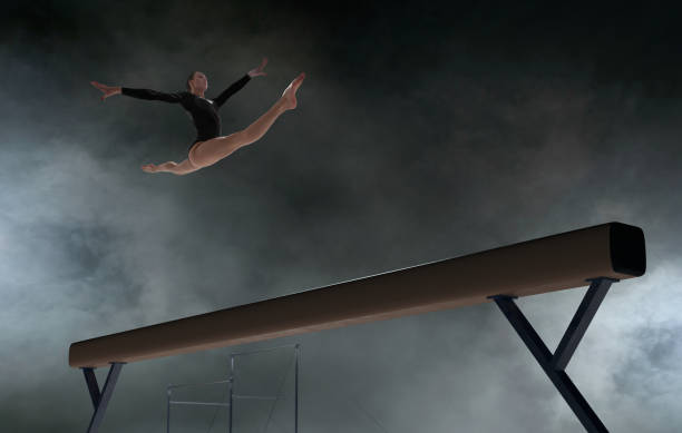 gimnasia. - barra de equilibrio fotografías e imágenes de stock