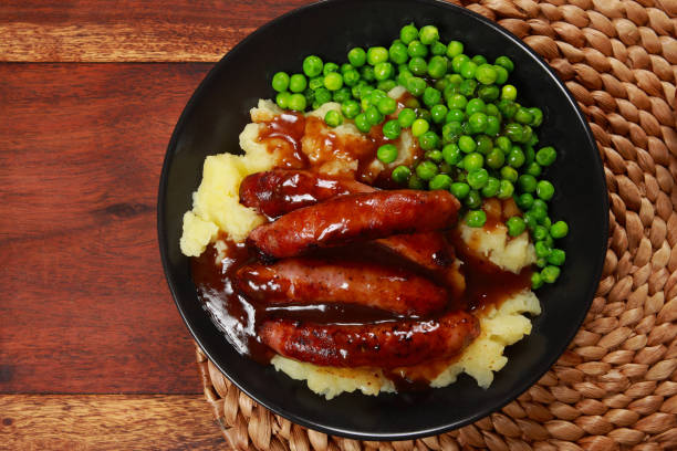 bangers and mash - sausage food mash grilled imagens e fotografias de stock