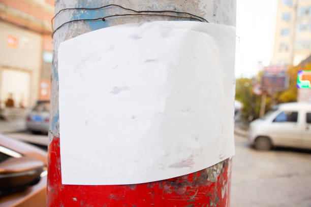 전신주에 빈 포스터 - telephone pole poster blank sign 뉴스 사진 이미지