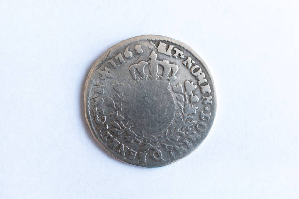 istock Royal louis xv ecu de bearn pau 1768 corner 1283035577
