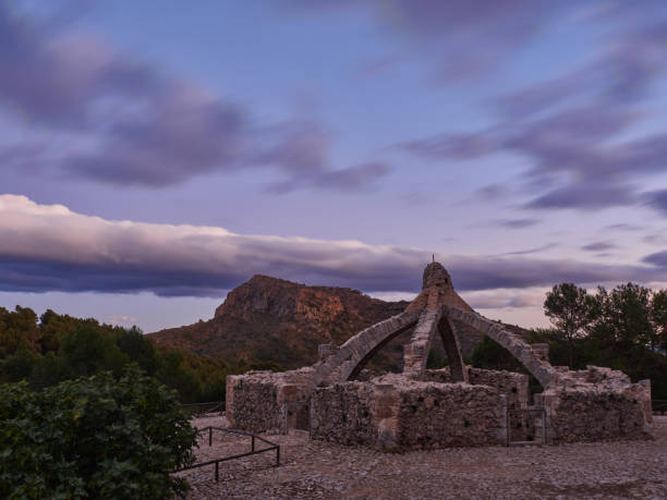 Night falls on the Cava Gran or Arquejada in the Sierra Mariola. This and the other cavas or nevaros served to store the snow fallen during the winter to be able to have ice in the summer. The Sierra Mariola has several cellars in its mountains. This cava is located in the municipality of Agres, north of the province of Alicante.