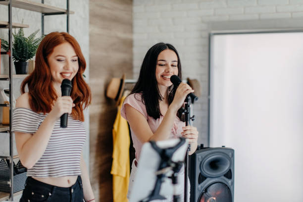 istock I sing with my best friend 1283082515