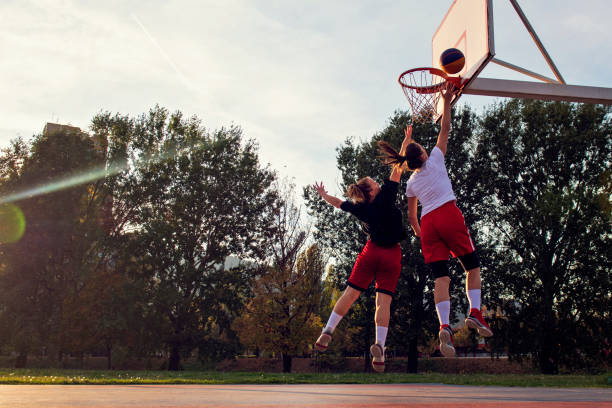 donna giocatore di basket hanno treining ed esercizio al campo da basket in città per strada - basketball child dribbling basketball player foto e immagini stock