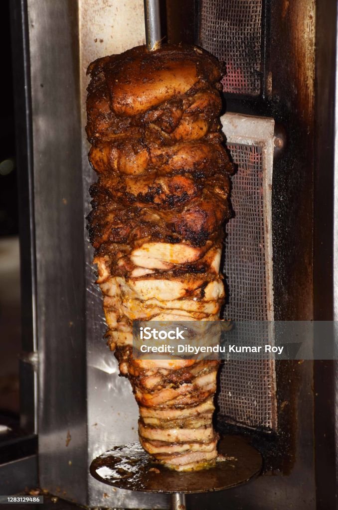 Hidangan Chicken Shawarma Yang Lezat Ditampilkan Di Toko Makanan Di