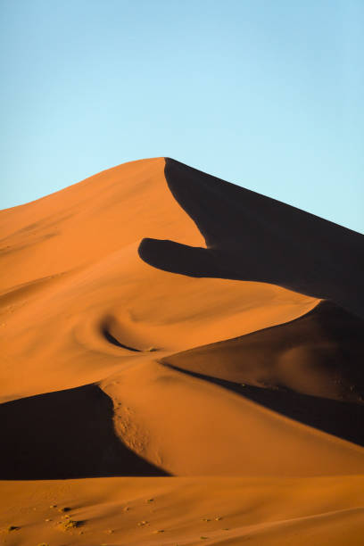 dune abstracts taken in sossusvlei. - great sand sea imagens e fotografias de stock