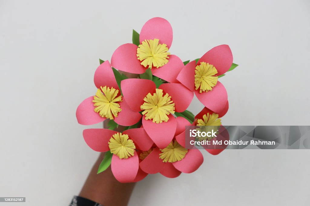 Palillo De Flor Simple Racimo De Hermosas Flores Artesanía De Papel Flor De Palo Hecho A Mano Foto de stock y más banco de imágenes de Amor - iStock Palillo De Flor Simple Racimo De Hermosas Flores Artesanía De Papel Flor De Palo Hecho A Mano Foto de stock y más banco de imágenes de Amor - iStock