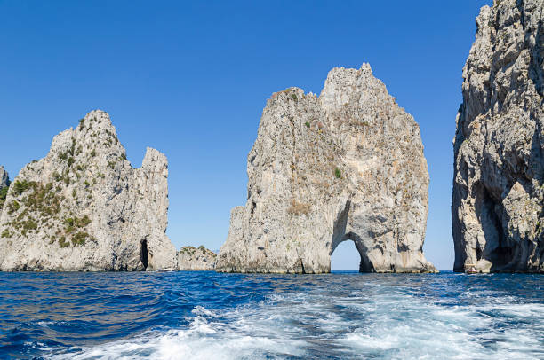 istock Il faraglioni, rock formation in Capri 1283153047