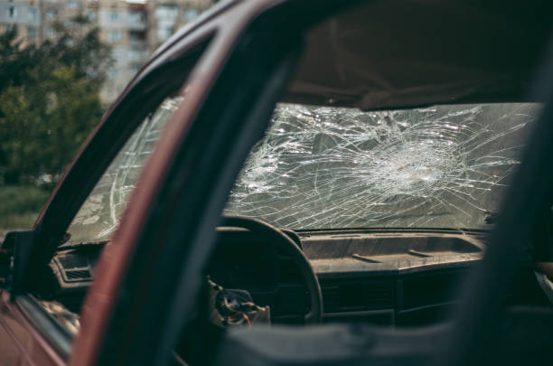istock Kyiv, Ukraine 10.01.2020: Old wrecked abandoned car after an accident in the city 1283169556