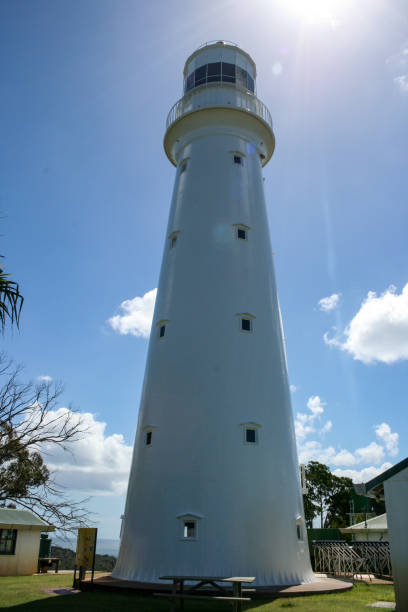 farol da ilha fraser, queensland, austrália - 4wd 4x4 convoy australia - fotografias e filmes do acervo