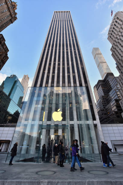 Inside Apple Store, Shopping in New York City, USA – Stock Editorial Photo  © Vividrange #101539698