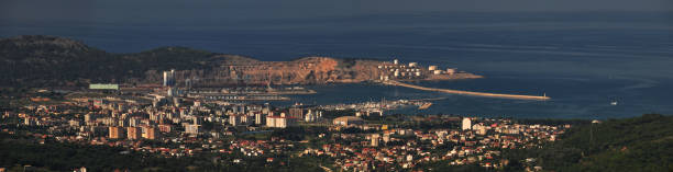 панорамный вид на город бар в черногории - bar стоковые фото и изображения